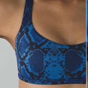 Lululemon sports bra size 6